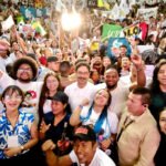Iván Cepeda, en el centro, en campaña en el Encuentro Nacional de Jóvenes en Cali.