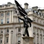 La nueva escultura de Banksy en el centro de Londres.