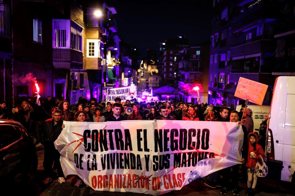 Madrid se manifiesta contra el negocio de la vivienda y el acoso inmobiliario de las empresas de desokupación.