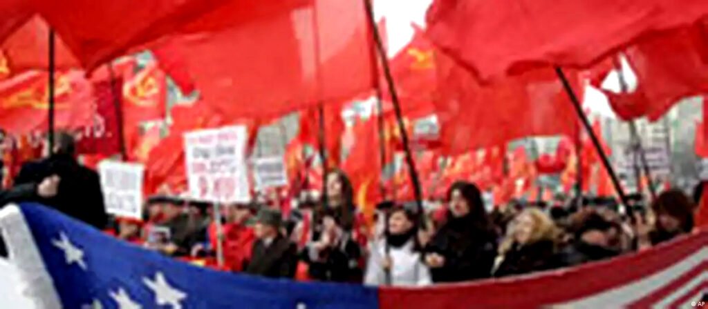Manifestación anti-OTAN en Kiev.