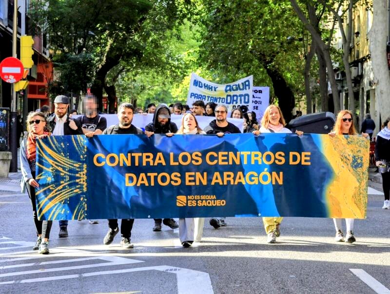 Manifestación contra los centros de datos en Aragón convocada en 2025 por la plataforma 'Zaragoza no se vende'.
