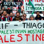 Manifestación en Atenas el pasado 5 de mayo en protesta por el secuestro de Thiago Ávila y Saïf Abu Keshek, integrantes de la flotilla.