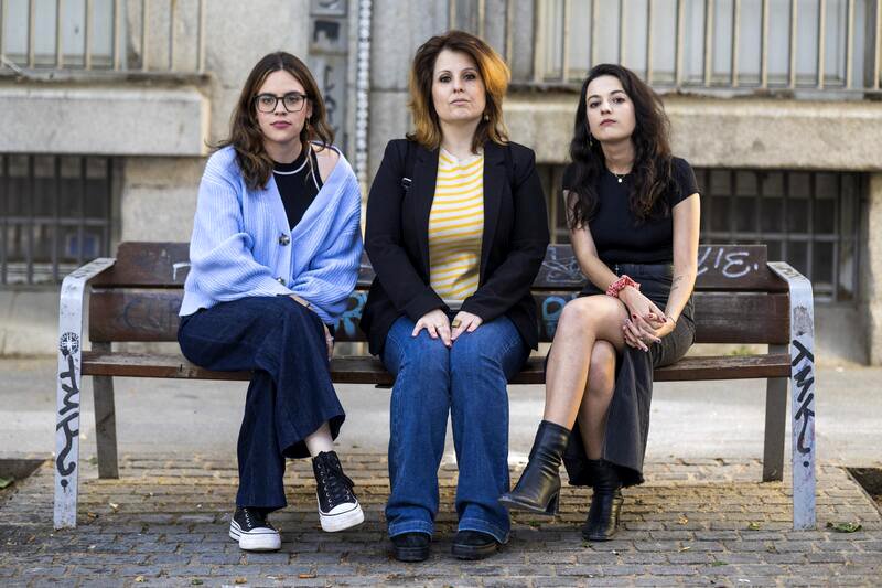 Marta García Carbonell, Esther López Barceló y María Palau Galdón posan para El Salto.