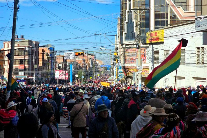 Protesta multitudinaria en La Paz contra el Gobierno de Rodrigo Paz.
