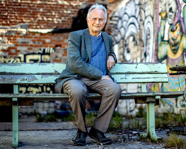 Richard Dawkins, famoso por argumentar que Dios no existe, dijo que le quedó la abrumadora sensación de que las IA son ​​humanas.