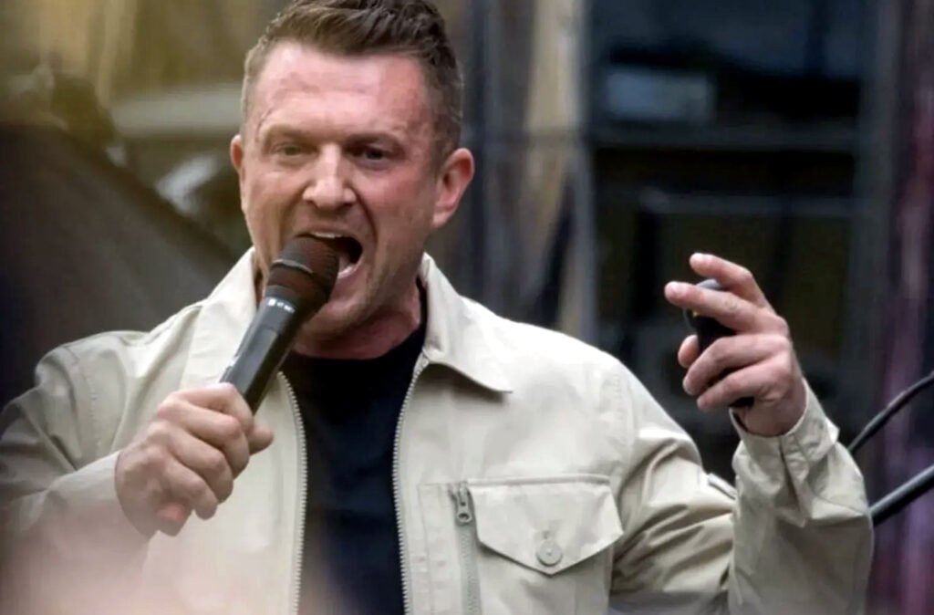 Tommy Robinson arenga a la raza blanca de Inglaterra.