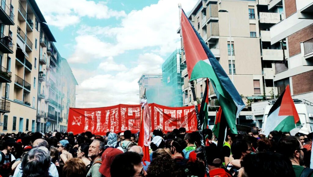Trabajadores de la ex GKN en una manifestación de apoyo a Palestina en Florencia.