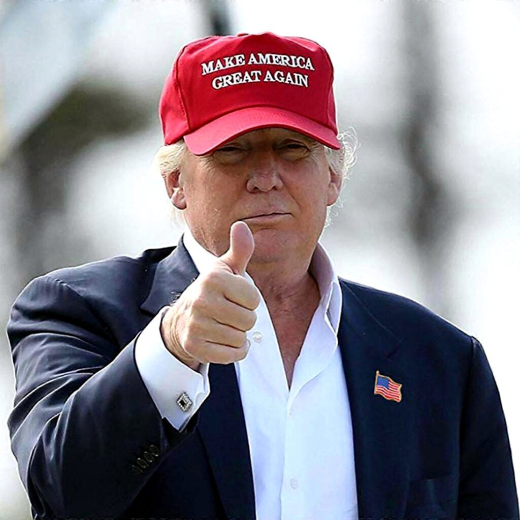Trump y su gorra MAGA.