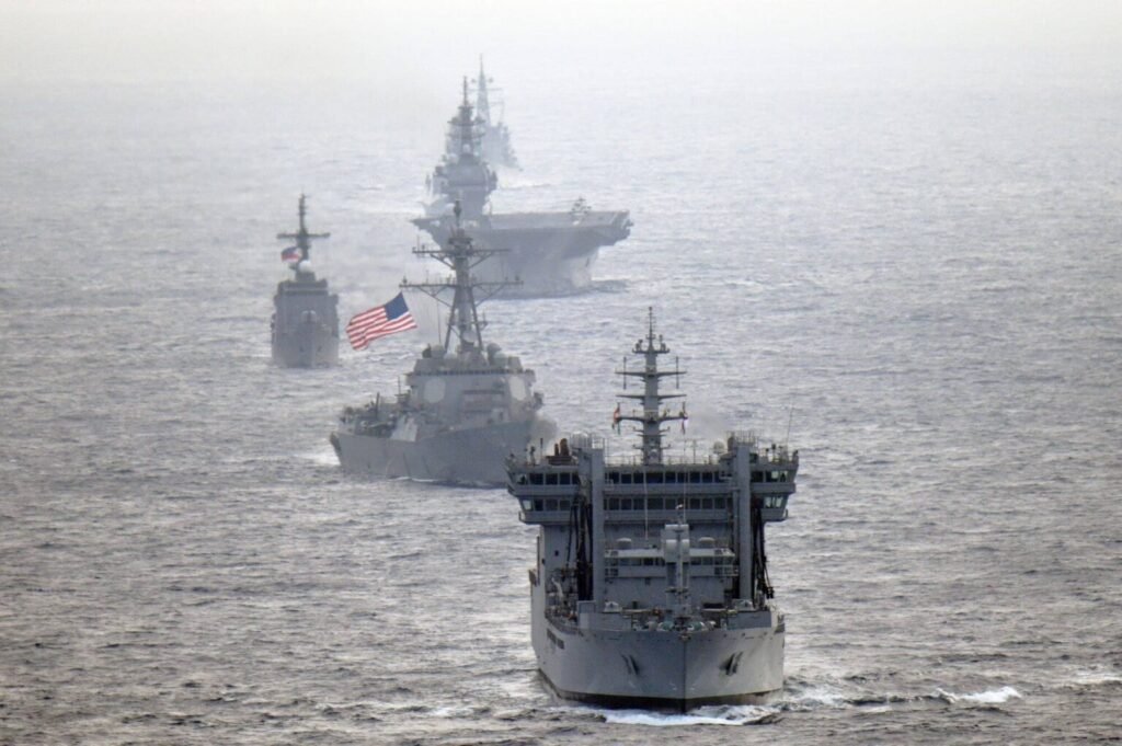 Buques de guerra de Estados Unidos, India, Japón y Filipinas navegan conjuntamente a través del mar del Sur de China, uno de los 'mares adyacentes' de Pekín.