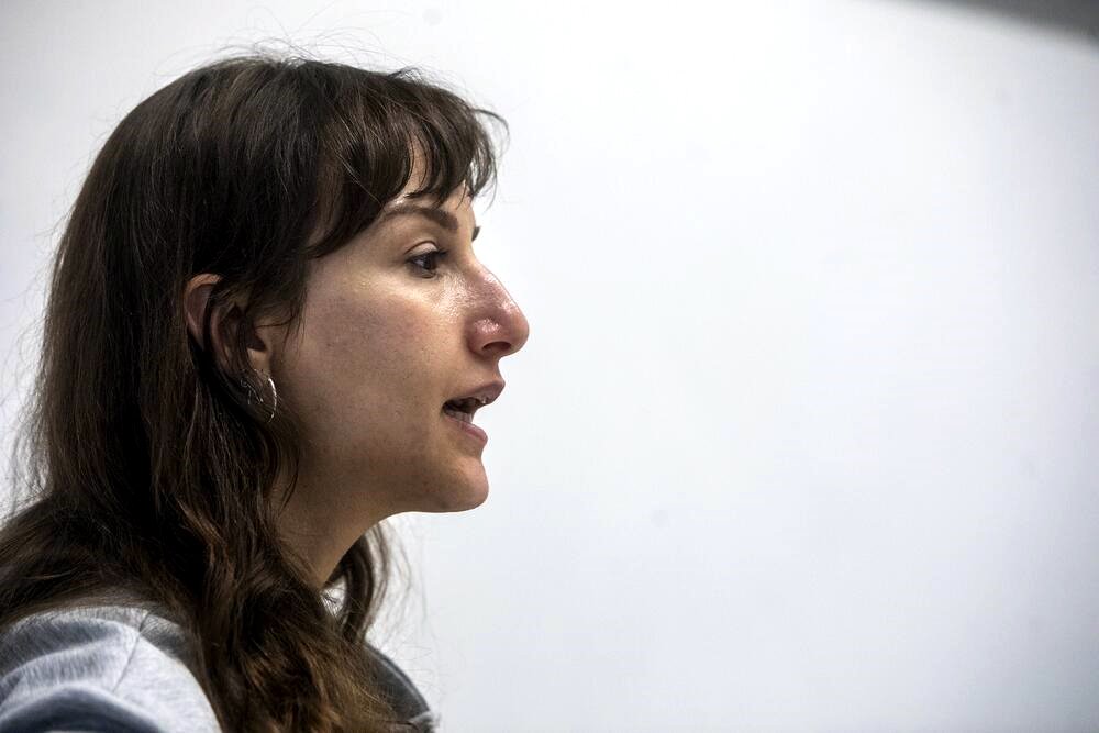 Mariam Barghouti, escritora, bloguera, investigadora, comentarista y periodista palestina-estadounidense. Fotografía de Victor Serri.