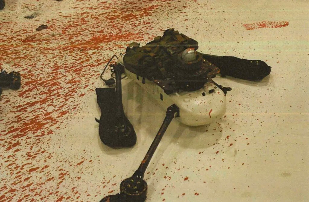 40 armas destruidas durante una redada en una empresa armamentística israelí.