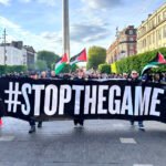 Aficionados irlandeses protestan contra la celebración de encuentros con Israel.