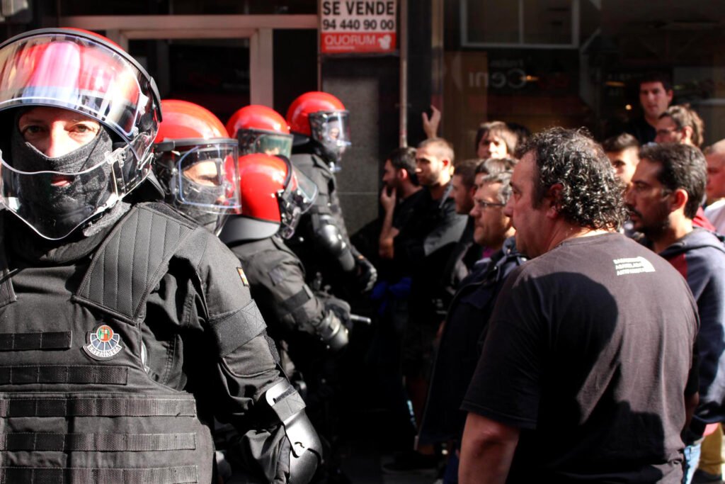 Agentes de la Ertzaintza.