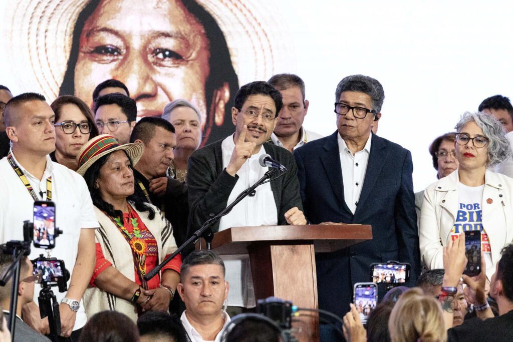 Aida Quilcué e Iván Cepeda valoran los resultados de la primera vuelta de las elecciones en el Hotel Tequendama de Bogotá.