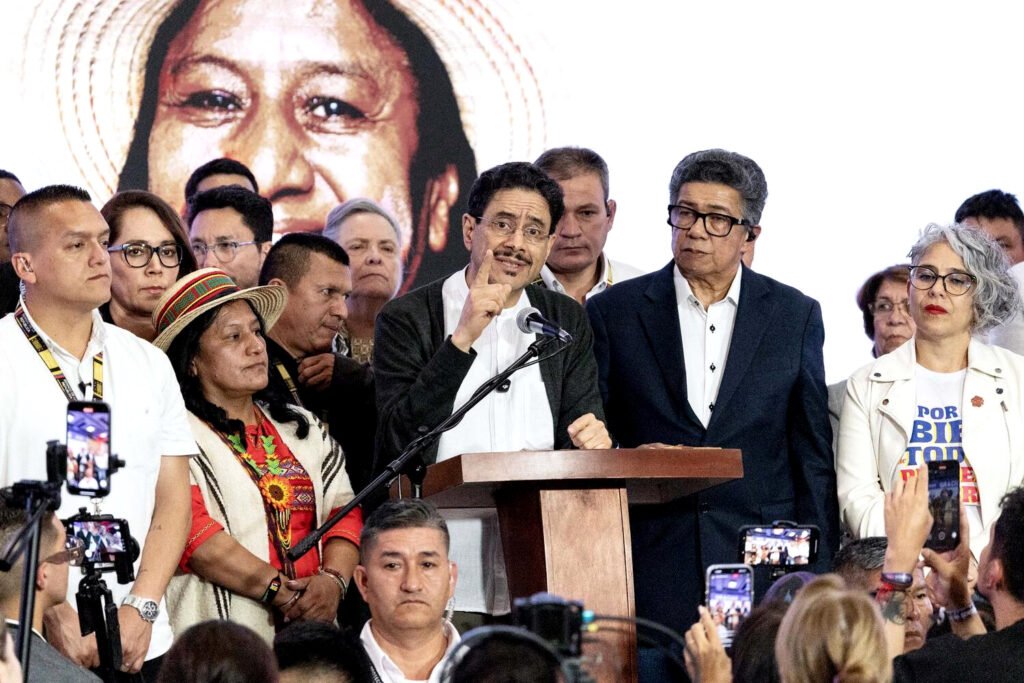 Aida Quilcué e Iván Cepeda valoran los resultados de la primera vuelta de las elecciones en el Hotel Tequendama de Bogotá.