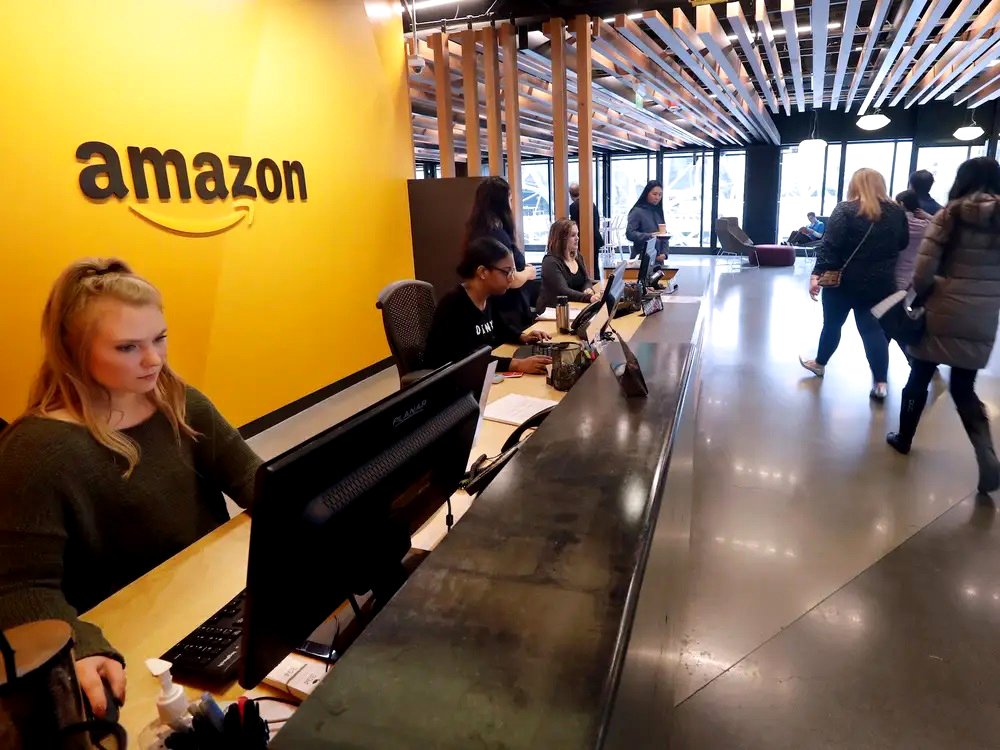 Amazon invirtió en empresas emergentes y obtuvo información confidencial antes de lanzar a sus competidores.