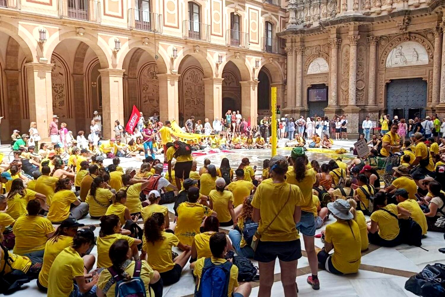 El profesorado catalán se planta ante la Generalitat y decide continuar con las movilizaciones