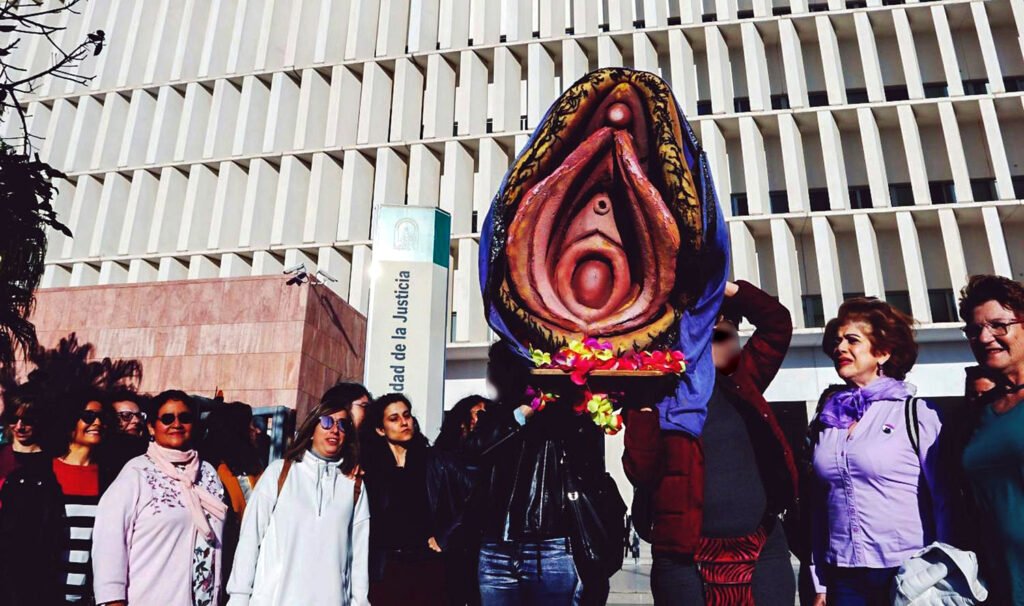 Concentración en la Ciudad de la Justicia de Málaga con motivo del juicio a E. M.