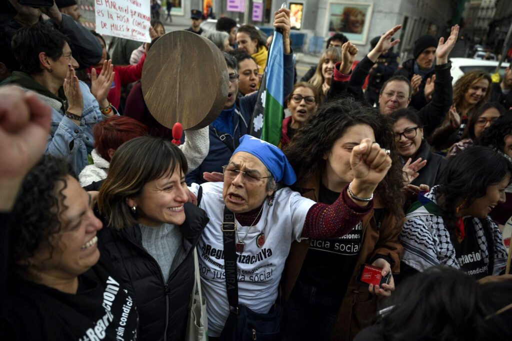 Concentración por la regularización de personas migrantes en Madrid. Fotografía: Álvaro Minguito.