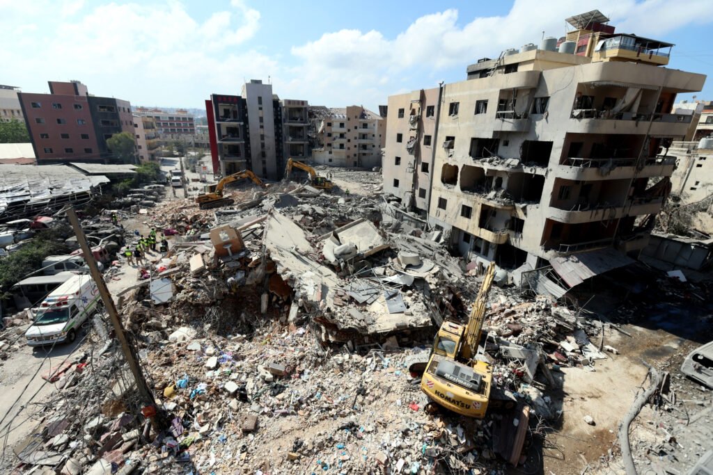 Edificios destruidos en Tiro, ciudad al sur de Líbano, tras un bombardeo por parte de Israel.