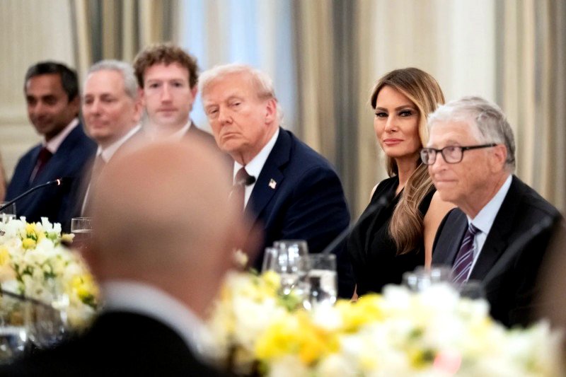 El matrimonio Trump cenando con los principales tecnoligarcas en la Casa Blanca, en septiembre de 2025.