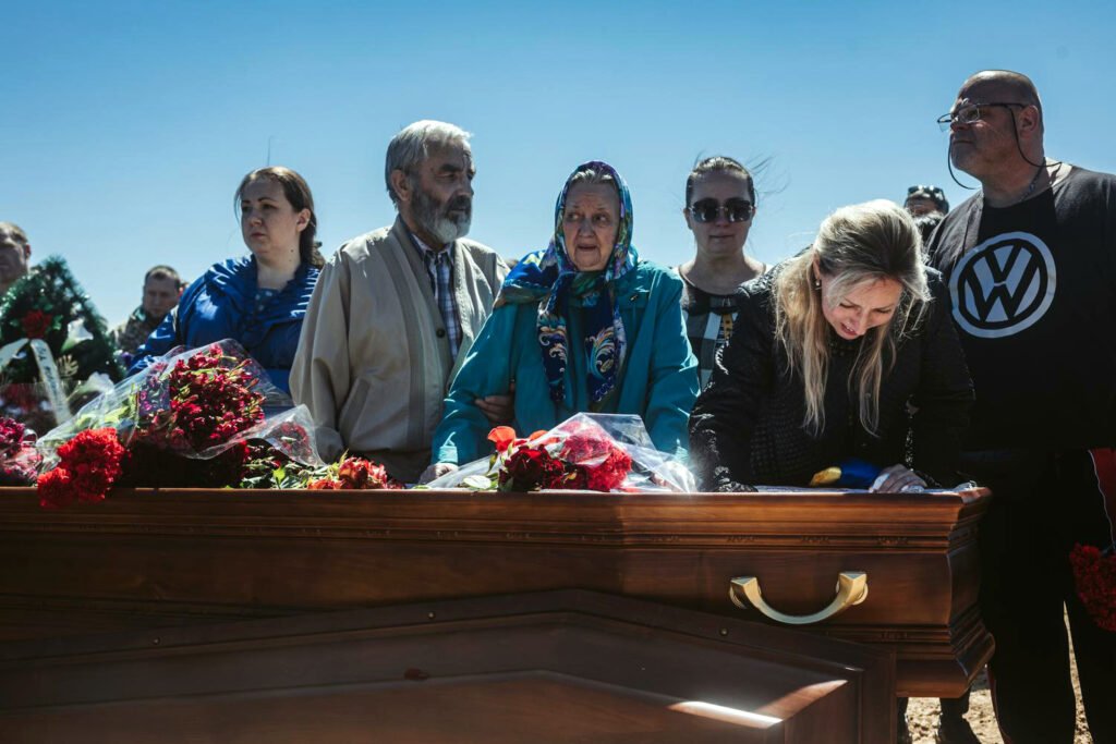 Funeral de un soldado ucraniano fallecido en Jarkov.