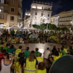 Huelguistas inician una acampada indefinida en la Plaça de la Mare de Deu. Fotografía: La Directa.