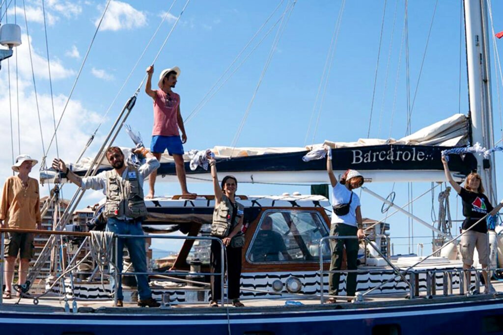Imagen de la flotilla a bordo del barco Madleen, que intentó llegar a Gaza en junio de 2025.