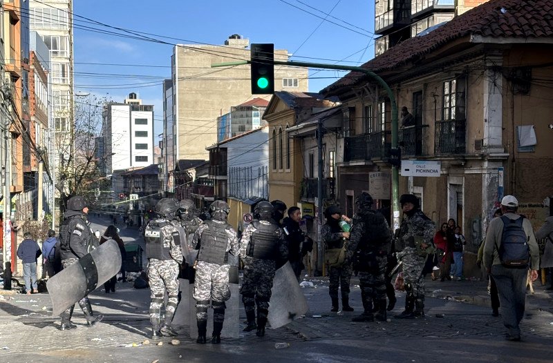 Bolivia transita su segundo mes con bloqueos y protestas