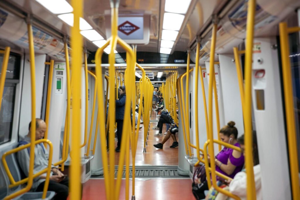 Interior de un vagón del Metro de Madrid.