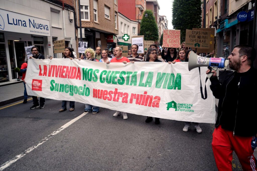 La lucha por el derecho a la vivienda toma las calles de Xixón.