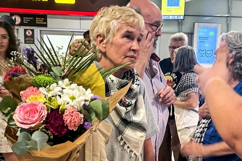 La periodista Alicia Armesto, a su llegada al aeropuerto de Barajas tras su liberación.