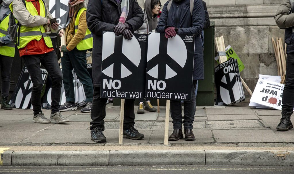 Manifestación en Londres contra la invasión de Rusia en Ucrania y la expansión de la OTAN. Marzo de 2022.
