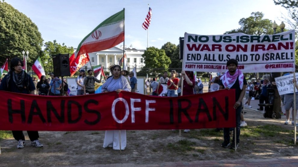 Manifestantes frente a la Casa Blanca durante la protesta 'Manos Fuera de Irán' en Washington D.C.