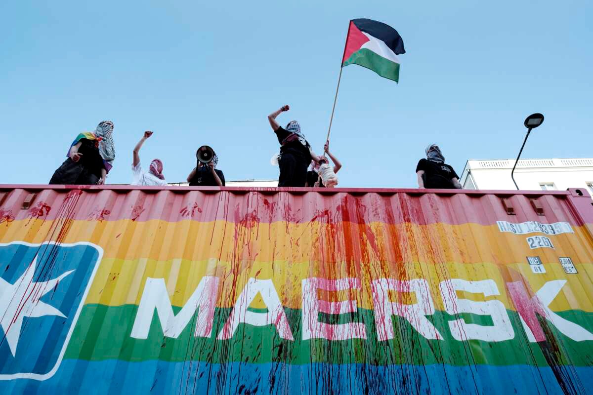 Maersk sigue enviando componentes de armas a Israel, a pesar de que la empresa afirma lo contrario