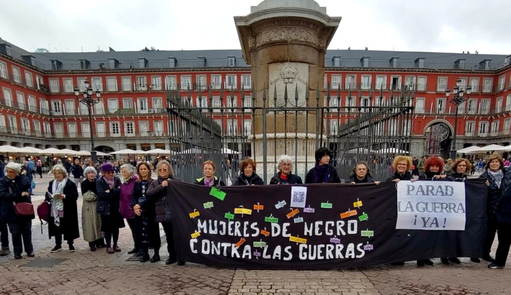 Mujeres de Negro en la Plaza Mayor de Madrid.