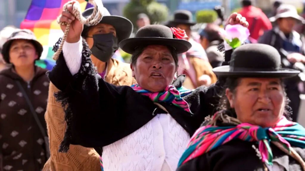 Mujeres indígenas se manifiestan en La Paz contra el gobierno del presidente Rodrigo Paz Pereira y sus políticas neoliberales, 26 de mayo de 2026 - X ListinDiario.