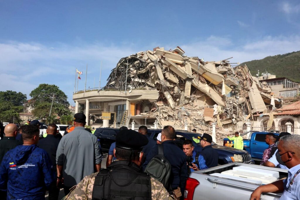 Operaciones de rescate en La Guaira tras el doble terremoto.