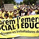 Pancarta de cabecera en la marcha por la educación pública que ha recorrido las calles de Barcelona. Fotografía: Álvaro Minguito.