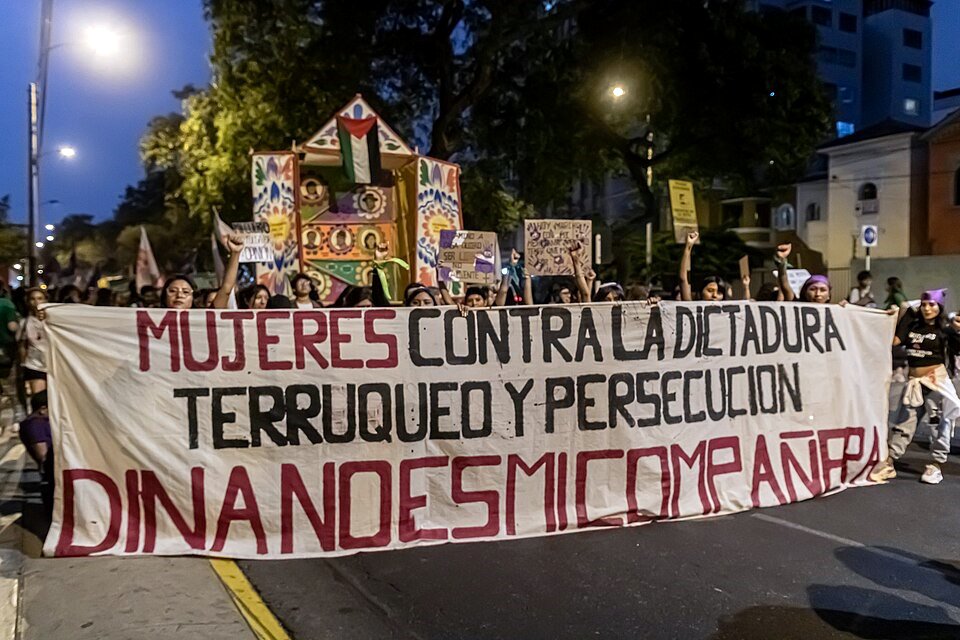 Pancarta durante la marcha por el 8M de 2024 en Lima.