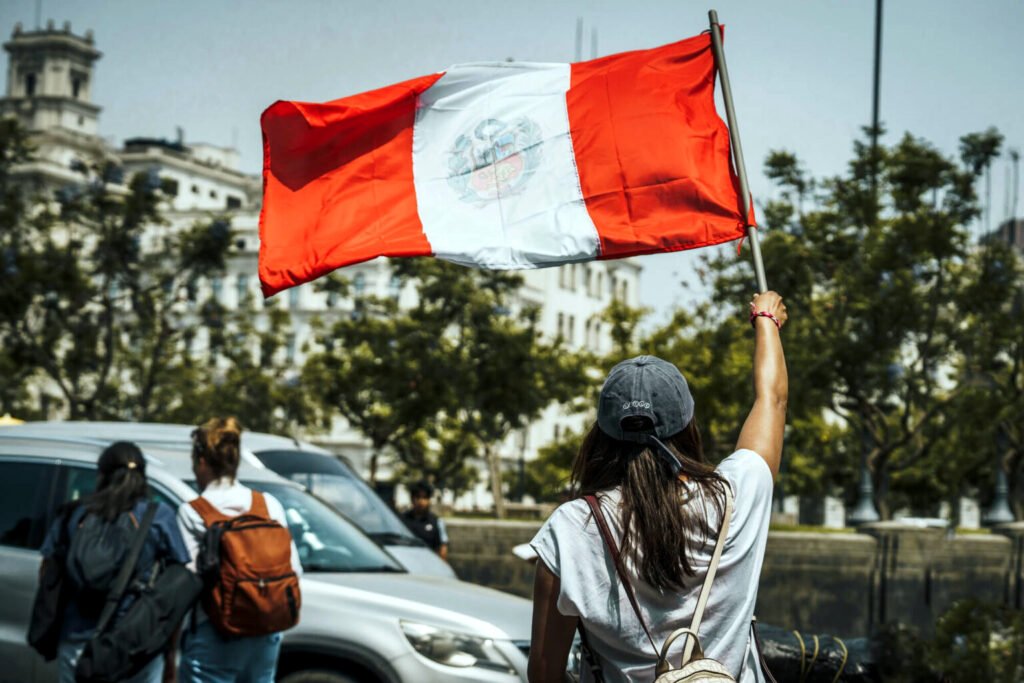 Perú vota hoy en la segunda vuelta presidencial entre Keiko Fujimori y Roberto Sánchez, aliado del expresidente Pedro Castillo.