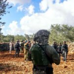 Soldados israelíes han dado cobertura militar a la agresión de los colonos.