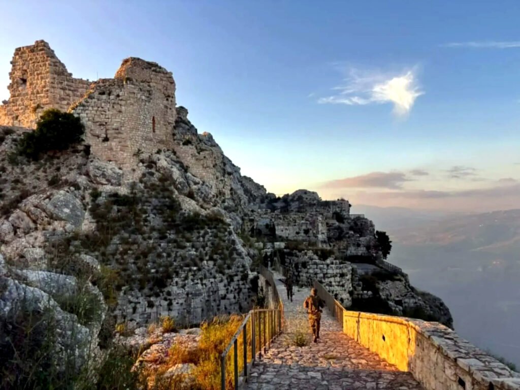 Soldados israelíes toman el fuerte de Beaufort, ubicado en el sur de Líbano, el 31 de mayo de 2026.