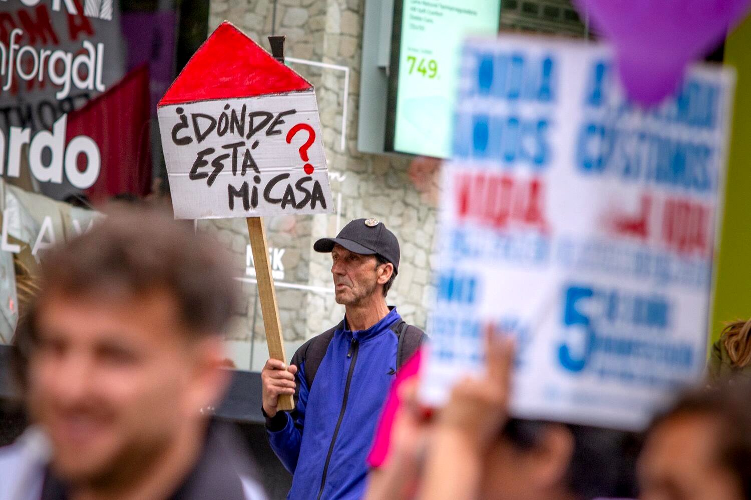 Miles de personas salen a la calle en Vigo en la primera de las cuatro movilizaciones gallegas por la vivienda