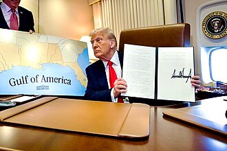 La Orden ejecutiva 14172, que ordena a las agencias federales estadounidenses referirse al Golfo de México como el «Golfo de América», se ha destacado como un elemento de la Doctrina Donroe.
