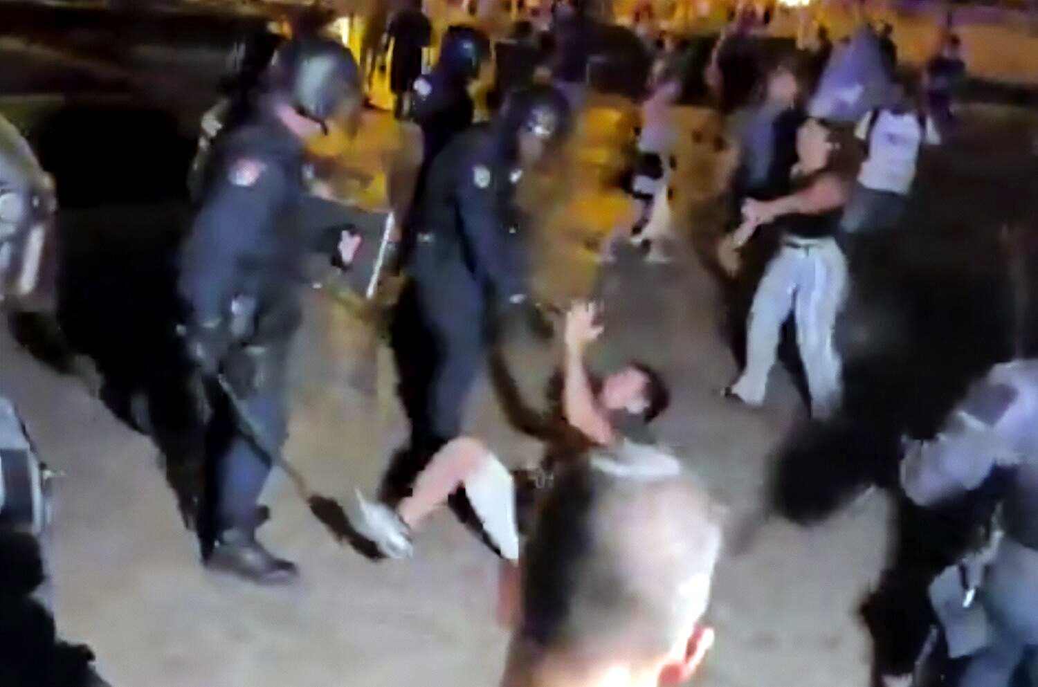 Mallorca sale a la calle contra la violencia policial que dejó 12 heridos tras la protesta antituristificación