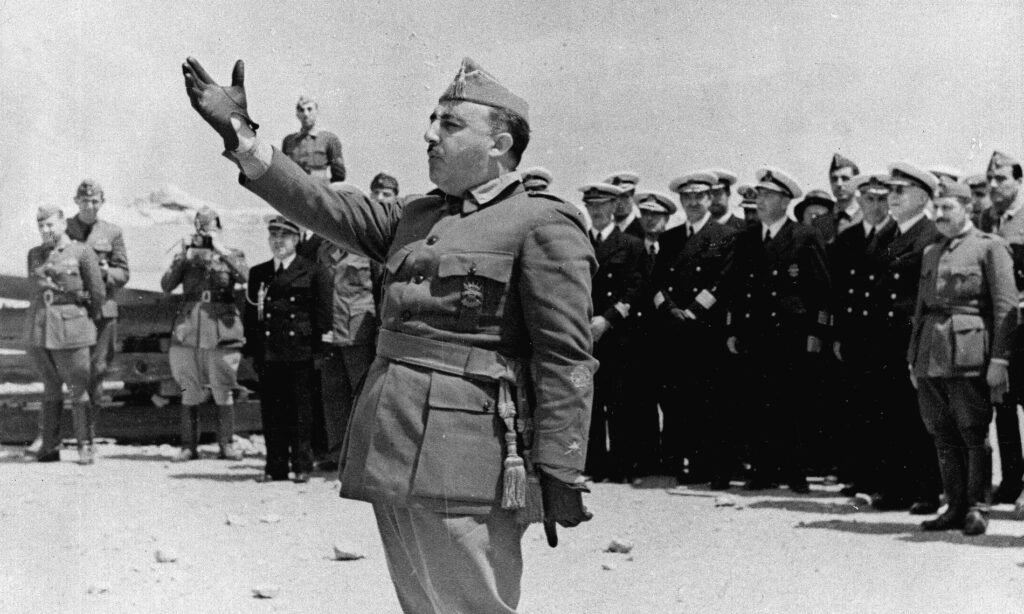 La ultraderecha estadounidense encuentra a su salvador en el dictador español Francisco Franco.