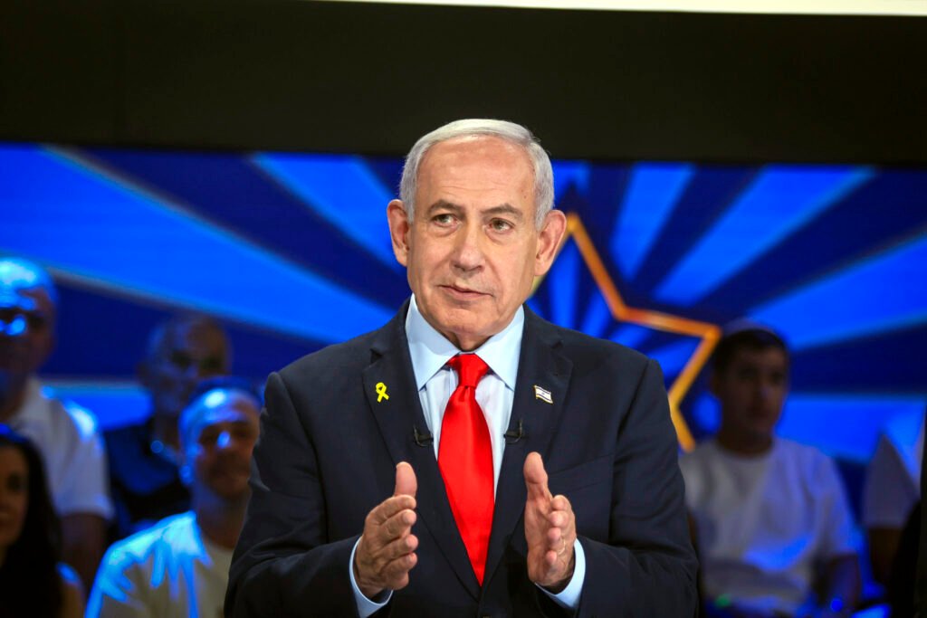 Benjamin Netanyahu habla durante una entrevista en el programa 'Los Patriotas' del Canal 14, en Modi'in.