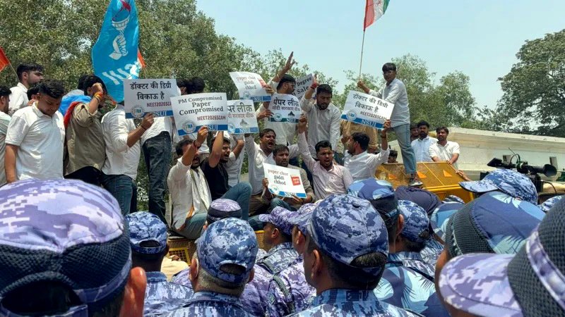 Los partidos políticos estudiantiles encabezan las protestas en la capital, Delhi.
