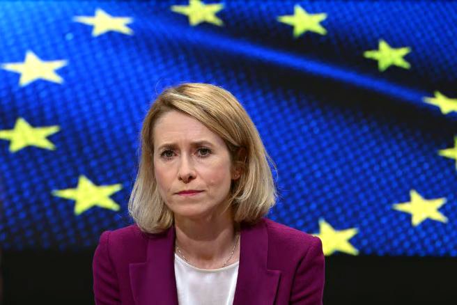 Kallas defiende el servicio exterior de la UE después de que un periódico francés cuestionara su supervivencia.
